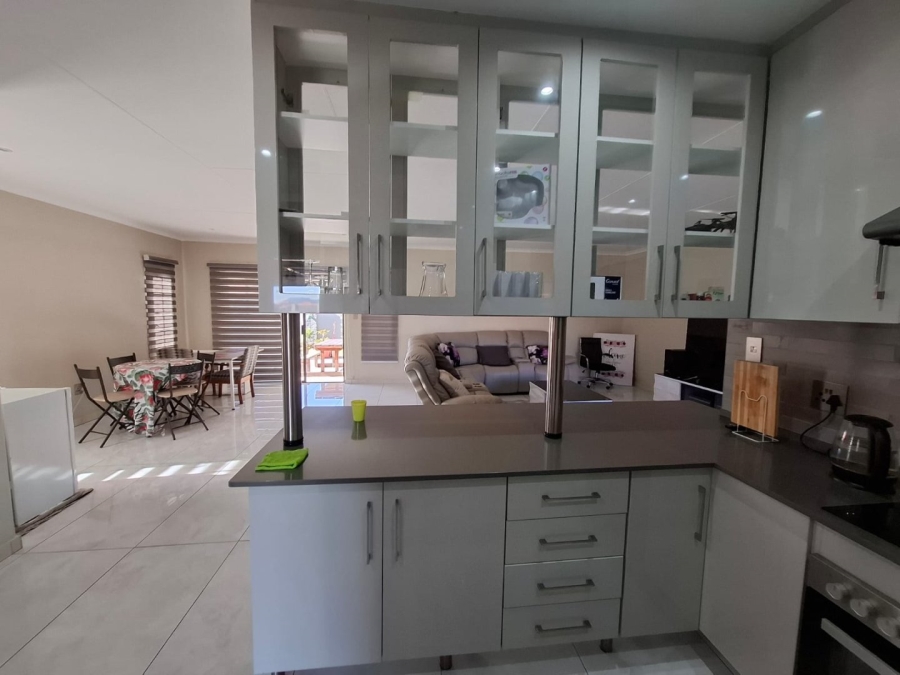 4 Bedroom Property for Sale in Waterkloof East North West